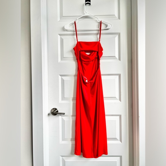 ASTR Geller Rushed Midi Dress - Picture 11 of 14